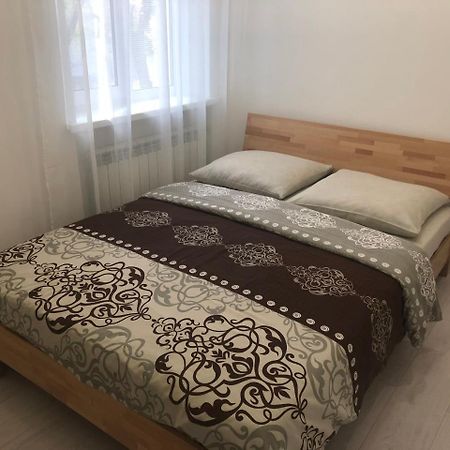 Gil Apartments, 38 Prospect Svobody 우주고로트 외부 사진
